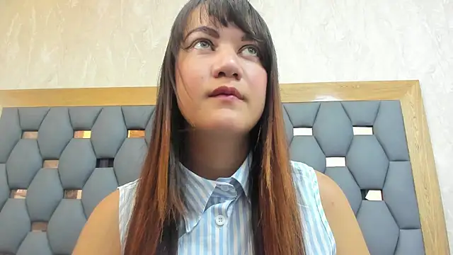 juliette pretty  online show from 10/21/25, 08:09