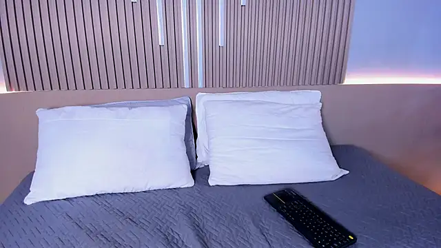 Snapshot of Camile_cute chatting on 02/13/26, 06:15 Camile cute online show from 02/13/26, 06:15