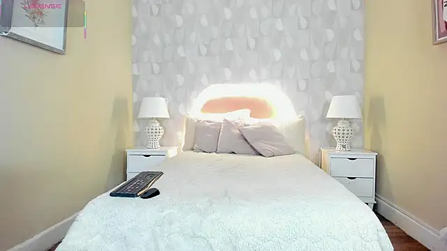 isabella milf  online show from 11/23/25, 12:05