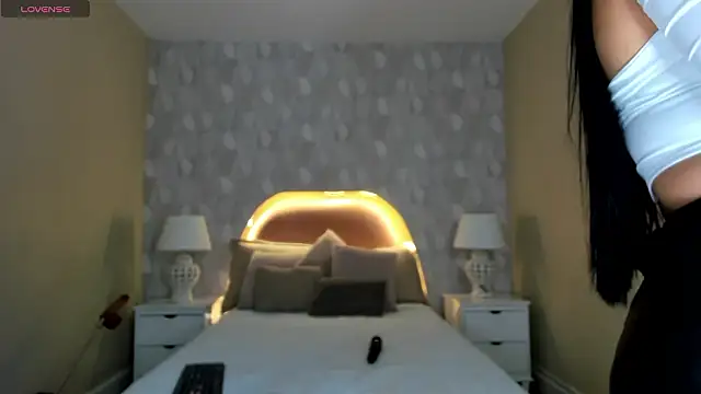 isabella milf  online show from 03/01/26, 12:18