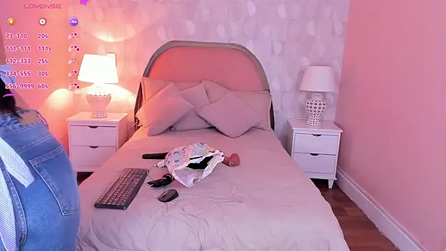 isabella milf  online show from 05/11/26, 07:11