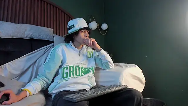Diamond twink online show from 07/10/26, 05:45