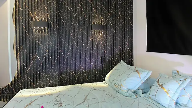 ZOETTAYLOR online show from 10/02/25, 10:06