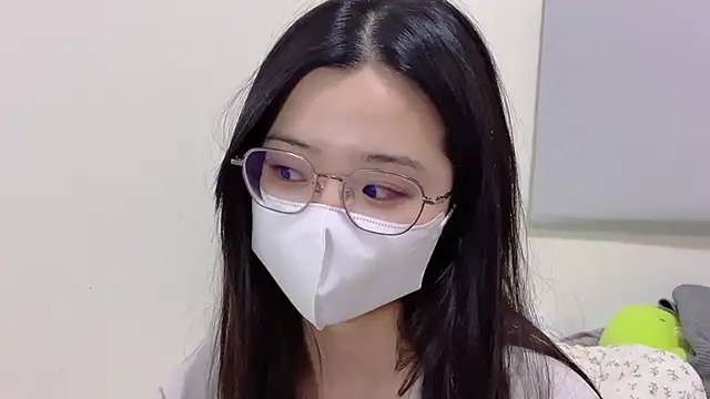 Snapshot of LHeart chatting on 10/17/25, 03:58 LHeart online show from 10/17/25, 03:58