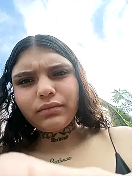 Snapshot of Alis_1327 chatting on 09/19/25, 02:18 Alis 1327 online show from 09/19/25, 02:18