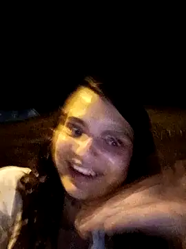 Snapshot of Alis_1327 chatting on 09/25/25, 01:31 Alis 1327 online show from 09/25/25, 01:31