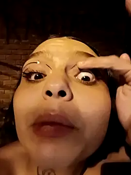 Snapshot of Alis_1327 chatting on 10/04/25, 02:20 Alis 1327 online show from 10/04/25, 02:20