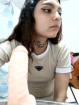 Snapshot of Alis_1327 chatting on 10/12/25, 12:42 Alis 1327 online show from 10/12/25, 12:42