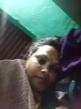 Snapshot of SHWETA1180 chatting on 11/12/25, 12:33 SHWETA1180 online show from 11/12/25, 12:33