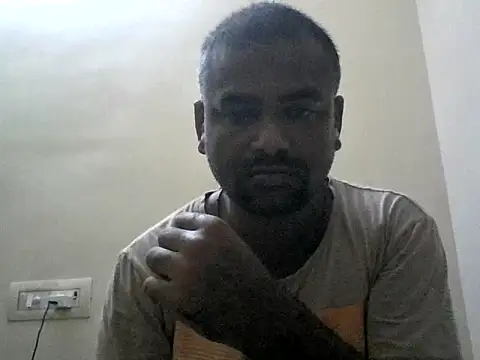 sree4143 online show from 11/19/25, 12:27