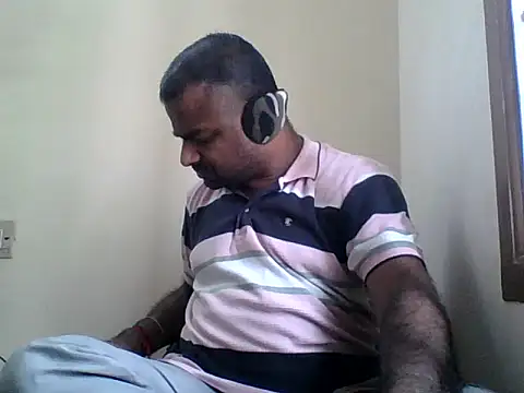 sree4143 online show from 11/26/25, 03:29