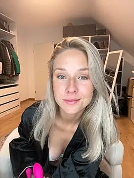 celis secret online show from 09/30/25, 05:12