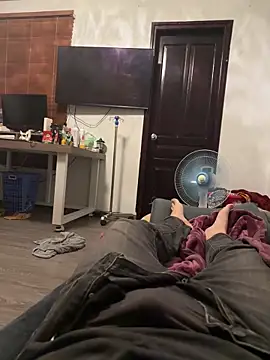 Snapshot of Tunphamdzai chatting on 12/19/25, 11:39 Tunphamdzai online show from 12/19/25, 11:39