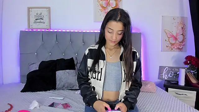 Miss-Alicia online show from 03/18/26, 06:33