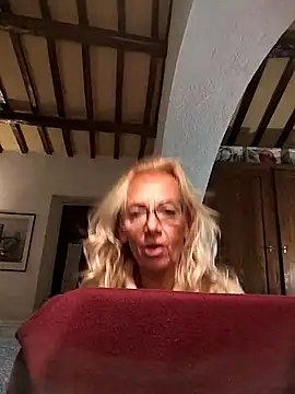 clarabell4 online show from 10/28/25, 05:04