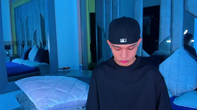 Sebax Young online show from 09/16/25, 04:02