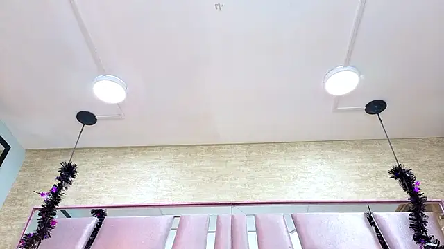 ThaliaCross online show from 11/22/25, 08:08