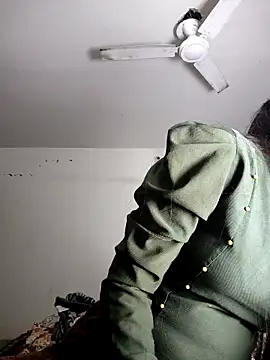 cute radhikaa online show from 02/03/26, 04:21