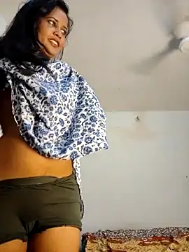 Snapshot of cute_radhikaa chatting on 04/05/26, 09:17 cute radhikaa online show from 04/05/26, 09:17