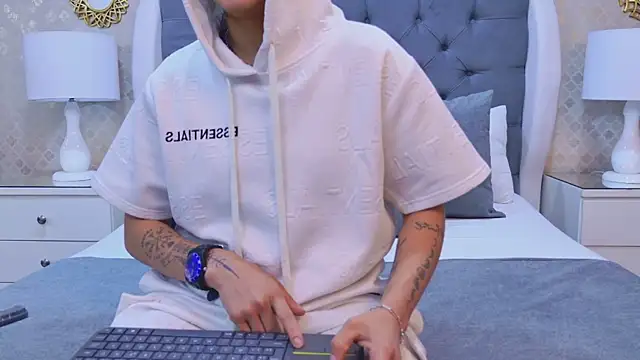 ZoeKrug online show from 10/29/25, 11:56