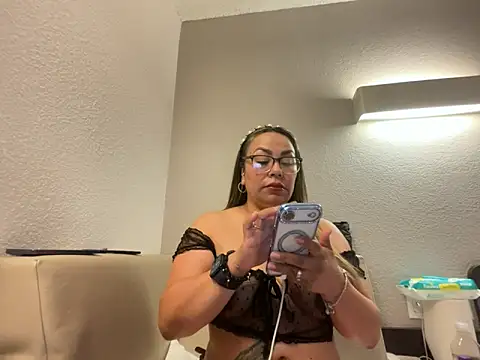 SamyHot2025 online show from 04/06/26, 05:47