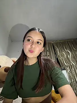 Snapshot of esmeralda_diamond69 chatting on 02/13/26, 04:19 esmeralda diamond69 online show from 02/13/26, 04:19