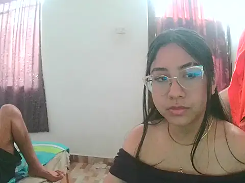 Snapshot of honeysweet111 chatting on 09/26/25, 08:46 honeysweet111 online show from 09/26/25, 08:46