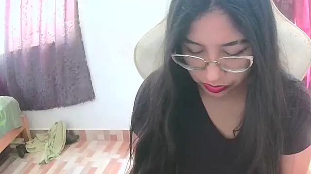 Snapshot of honeysweet111 chatting on 10/03/25, 06:05 honeysweet111 online show from 10/03/25, 06:05