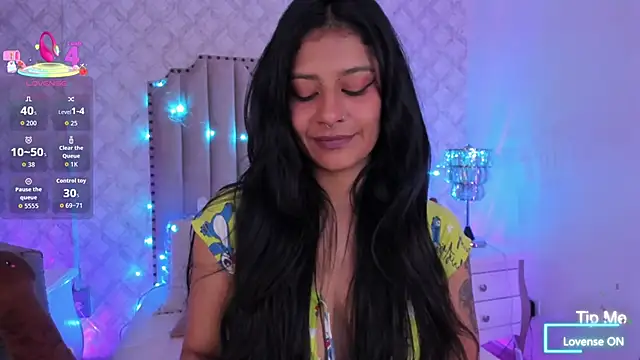 Snapshot of Yourwishisme_val chatting on 12/14/25, 03:45 Yourwishisme val online show from 12/14/25, 03:45