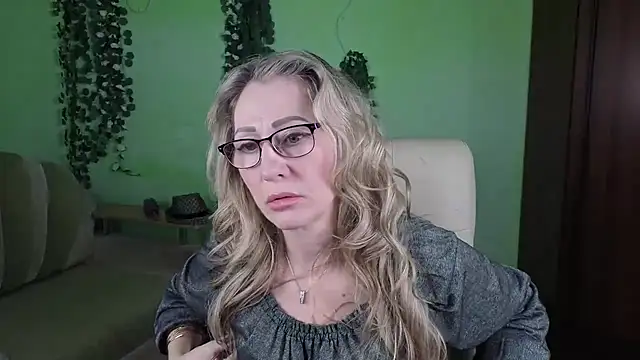 Habibi Honeyy online show from 10/17/25, 04:59