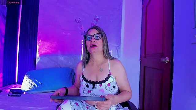 Agatha Pleasure online show from 04/23/26, 11:53