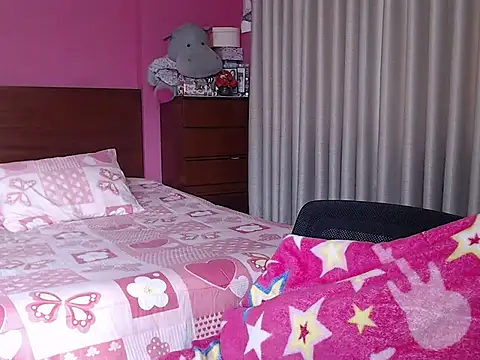 Snapshot of ConnieMagic chatting on 10/07/25, 08:06 ConnieMagic online show from 10/07/25, 08:06