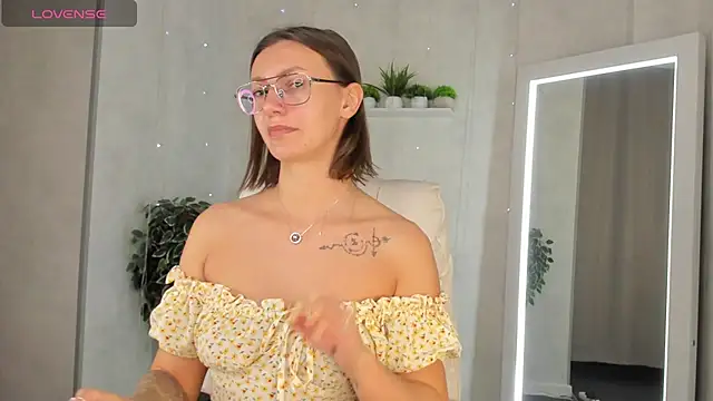 Snapshot of Elina_Gravess chatting on 09/08/25, 11:59 Elina Gravess online show from 09/08/25, 11:59