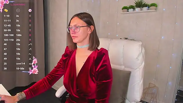 Snapshot of Elina_Gravess chatting on 10/03/25, 01:02 Elina Gravess online show from 10/03/25, 01:02