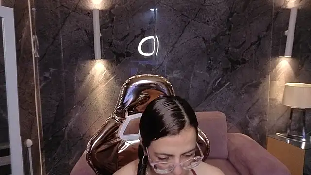  Evoni b online show from 12/22/25, 12:35