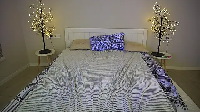 IvyLaurent online show from 10/10/25, 06:12