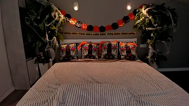 IvyLaurent online show from 10/25/25, 05:37