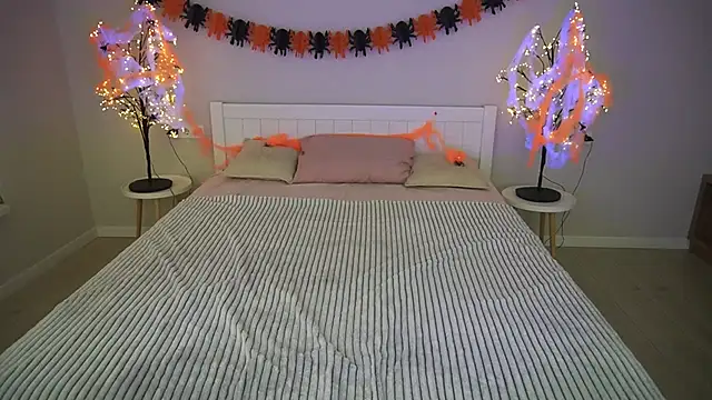 IvyLaurent online show from 11/02/25, 08:17