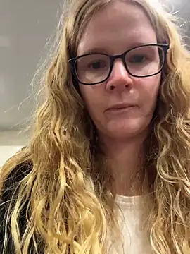 Bikergirl 97 online show from 11/19/25, 11:54