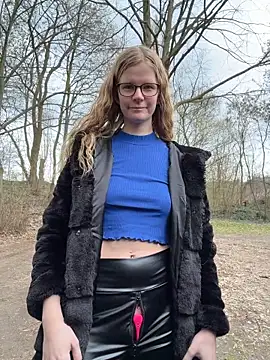 Snapshot of Bikergirl_97 chatting on 03/10/26, 10:31 Bikergirl 97 online show from 03/10/26, 10:31