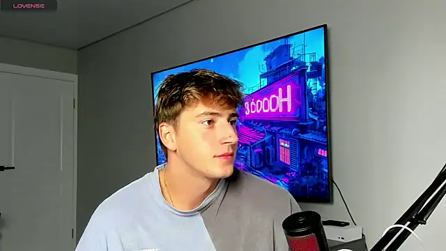 Snapshot of DaniHort chatting on 09/23/25, 08:28 DaniHort online show from 09/23/25, 08:28