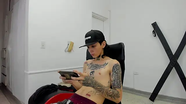 StraightBoy Nick online show from 04/17/26, 07:17