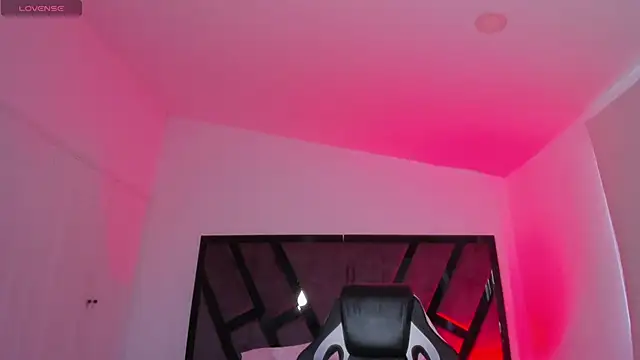 Snapshot of MarilynDupont chatting on 10/28/25, 09:50 MarilynDupont online show from 10/28/25, 09:50