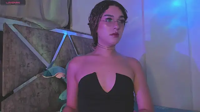 Snapshot of MarilynDupont chatting on 11/06/25, 03:07 MarilynDupont online show from 11/06/25, 03:07