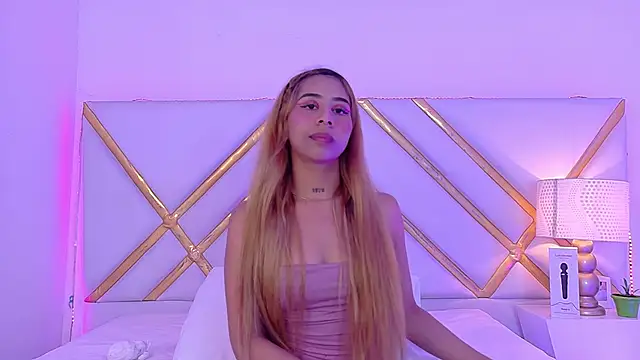 Snapshot of laila_stilwiills chatting on 10/07/25, 04:59 laila stilwiills online show from 10/07/25, 04:59