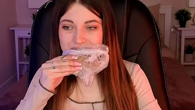 Kimmie shine online show from 04/30/26, 12:11