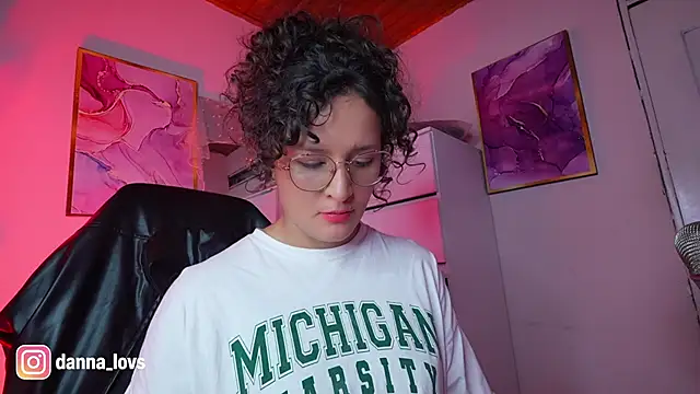 Dannaa Lovs online show from 05/02/26, 01:21