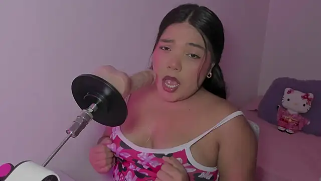 Lily hot25 online show from 02/13/26, 02:51