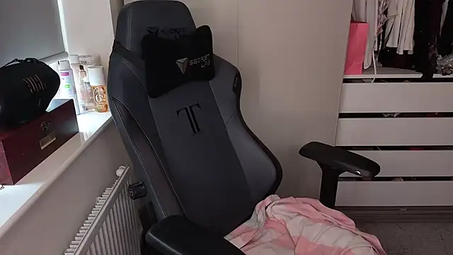 Lilly-Luscious online show from 03/29/26, 08:58