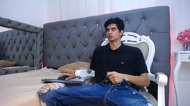 Snapshot of Sebalexis7 chatting on 10/16/25, 03:18 Sebalexis7 online show from 10/16/25, 03:18